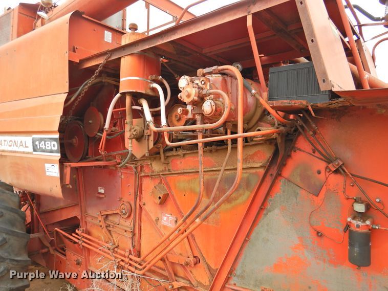 image for item DJ8459 International 1480  combine