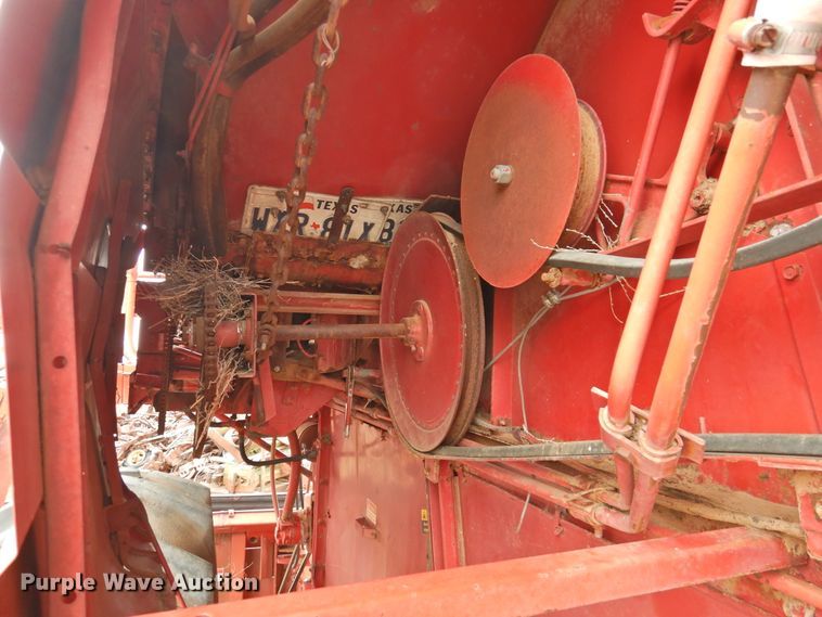 image for item DJ8459 International 1480  combine