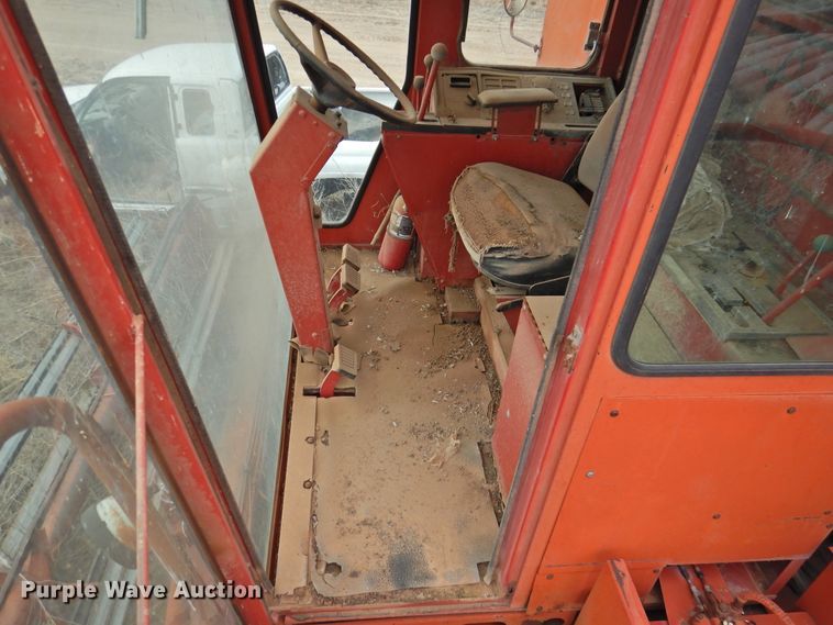 image for item DJ8459 International 1480  combine