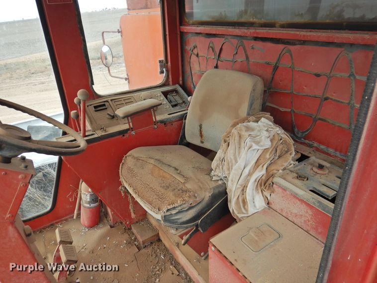 image for item DJ8459 International 1480  combine