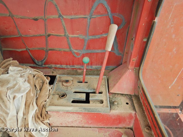 image for item DJ8459 International 1480  combine