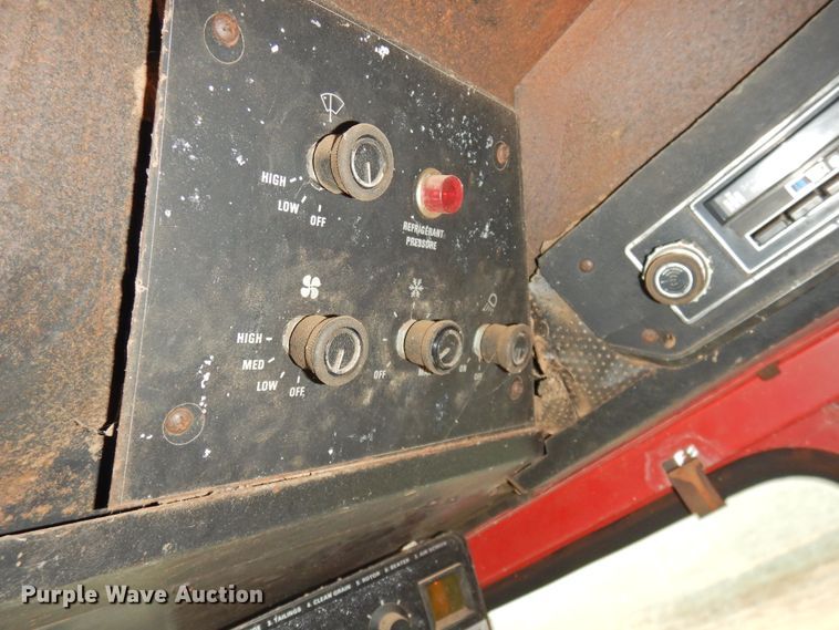 image for item DJ8459 International 1480  combine