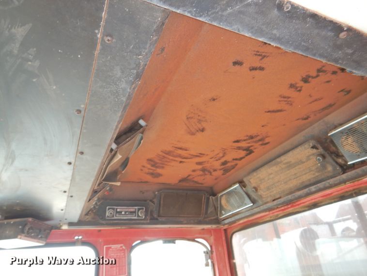 image for item DJ8459 International 1480  combine