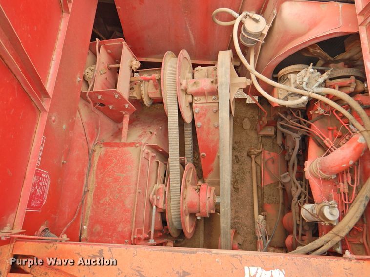 image for item DJ8459 International 1480  combine