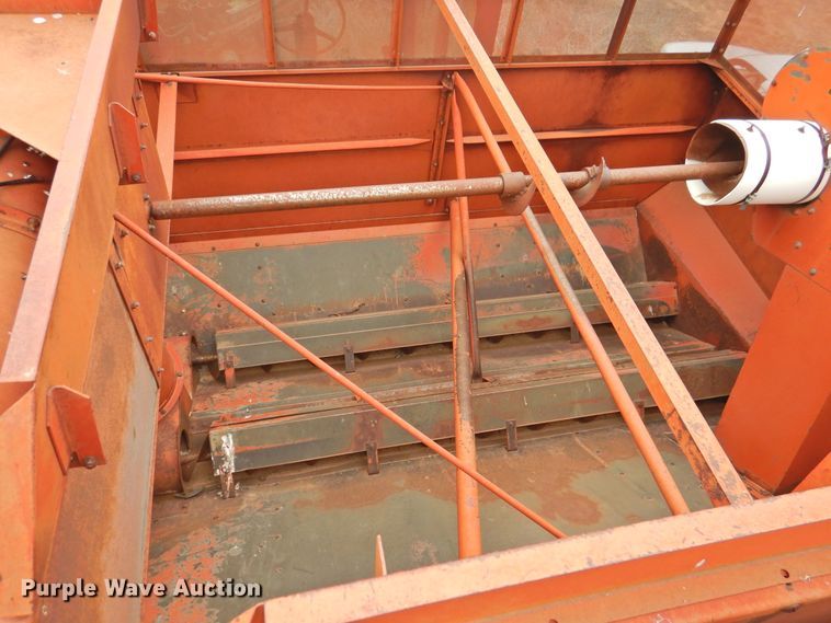 image for item DJ8459 International 1480  combine