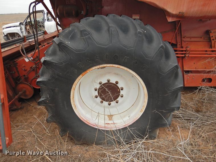 image for item DJ8459 International 1480  combine