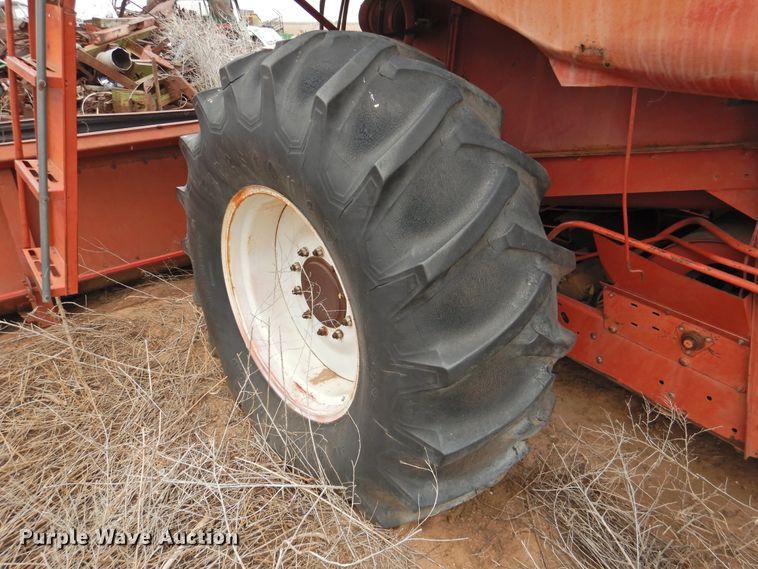 image for item DJ8459 International 1480  combine