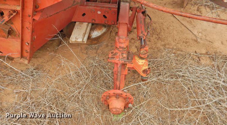 image for item DJ8459 International 1480  combine