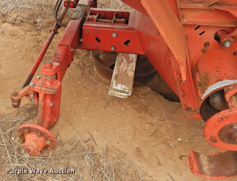 image for item DJ8459 International 1480  combine