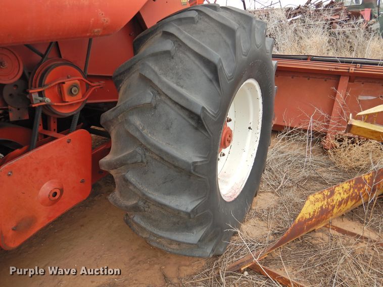 image for item DJ8459 International 1480  combine