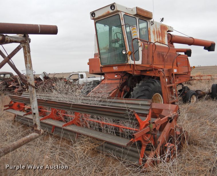 image for item DJ8460 International Harvester 915  combine