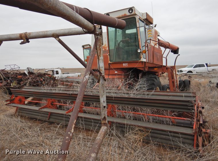 image for item DJ8460 International Harvester 915  combine