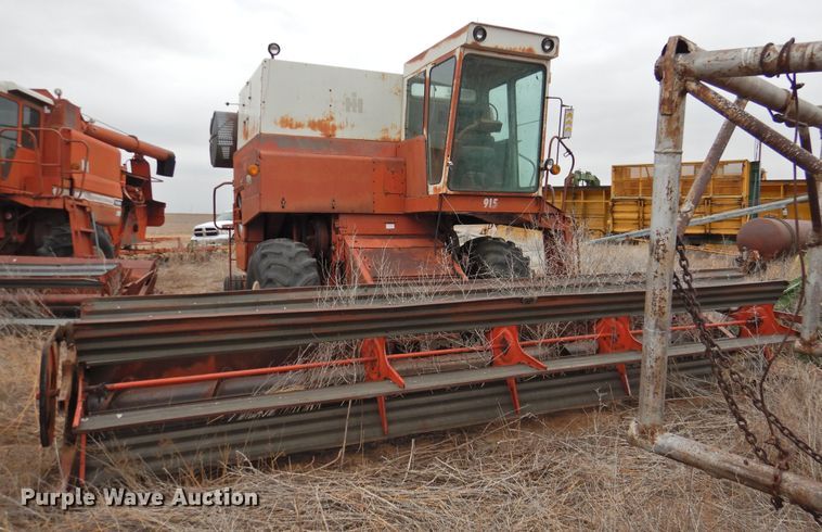 image for item DJ8460 International Harvester 915  combine
