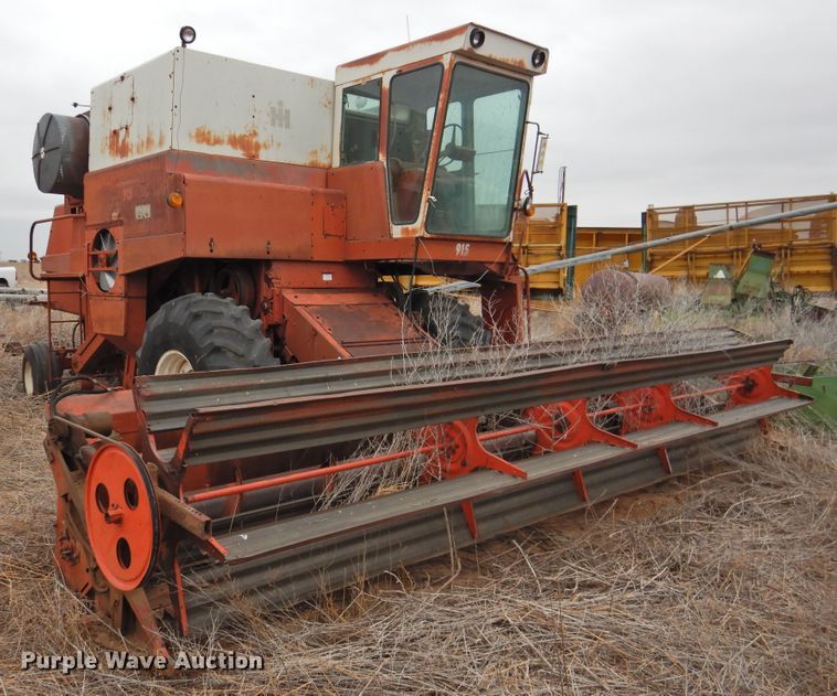 image for item DJ8460 International Harvester 915  combine