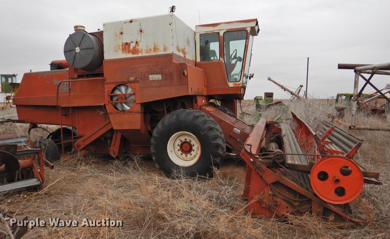 image for item DJ8460 International Harvester 915  combine