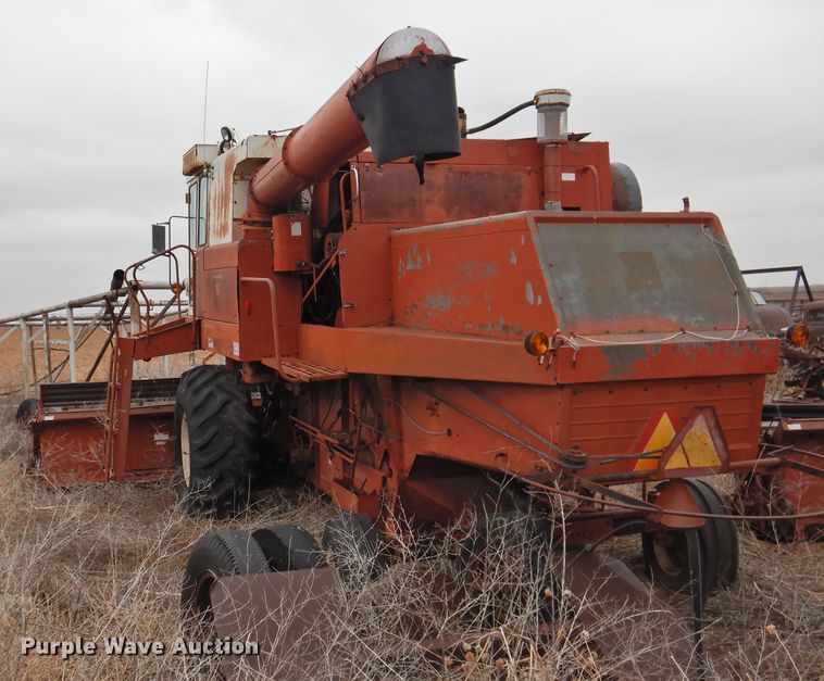 image for item DJ8460 International Harvester 915  combine