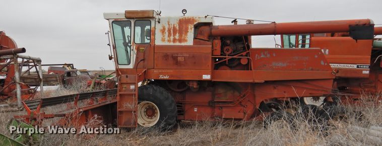 image for item DJ8460 International Harvester 915  combine