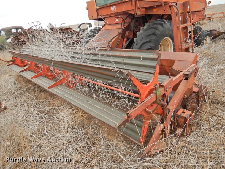 image for item DJ8460 International Harvester 915  combine