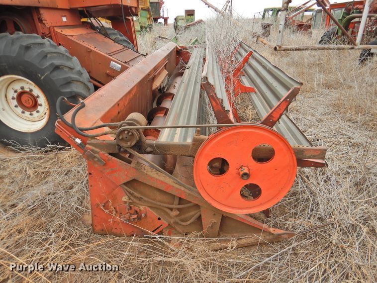 image for item DJ8460 International Harvester 915  combine