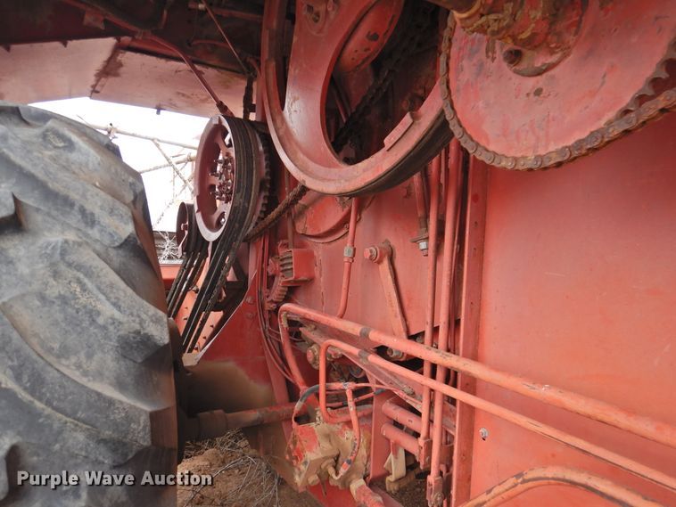 image for item DJ8460 International Harvester 915  combine