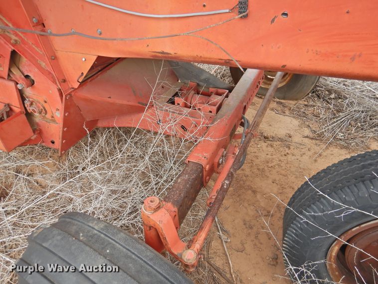 image for item DJ8460 International Harvester 915  combine