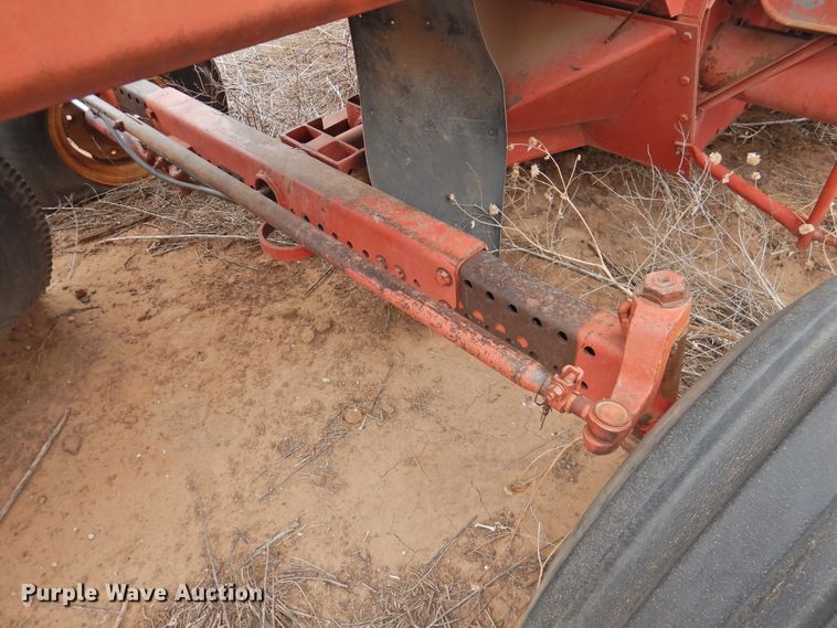 image for item DJ8460 International Harvester 915  combine