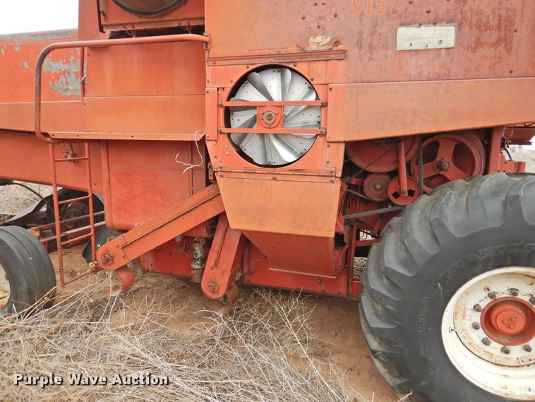 image for item DJ8460 International Harvester 915  combine