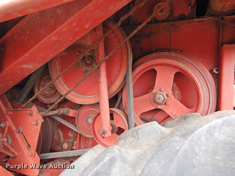 image for item DJ8460 International Harvester 915  combine