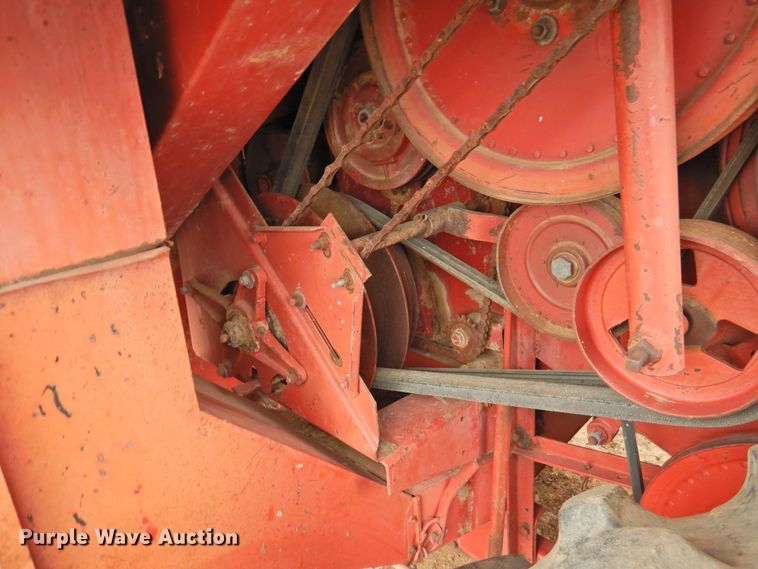 image for item DJ8460 International Harvester 915  combine