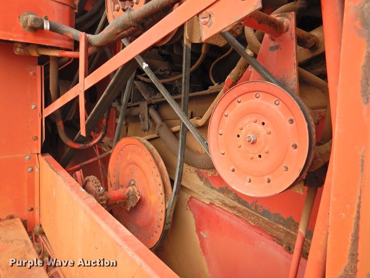 image for item DJ8460 International Harvester 915  combine