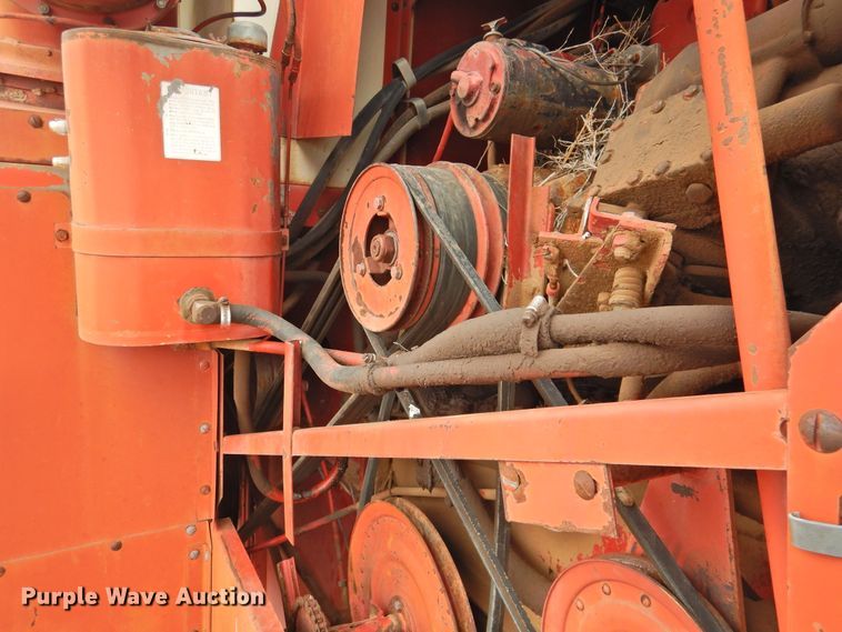 image for item DJ8460 International Harvester 915  combine