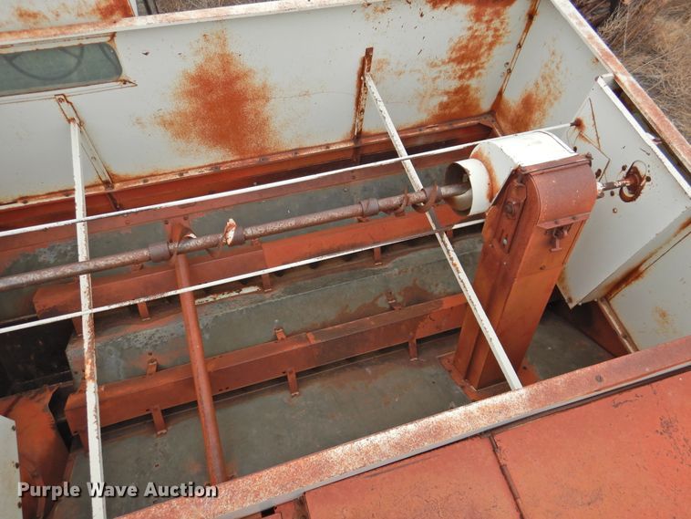 image for item DJ8460 International Harvester 915  combine