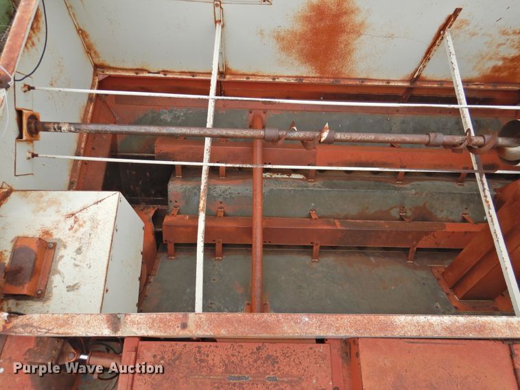 image for item DJ8460 International Harvester 915  combine