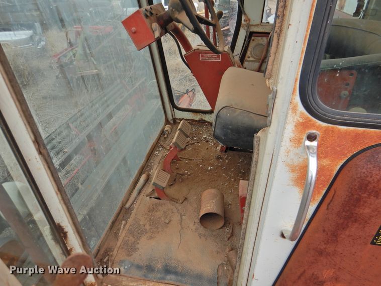 image for item DJ8460 International Harvester 915  combine