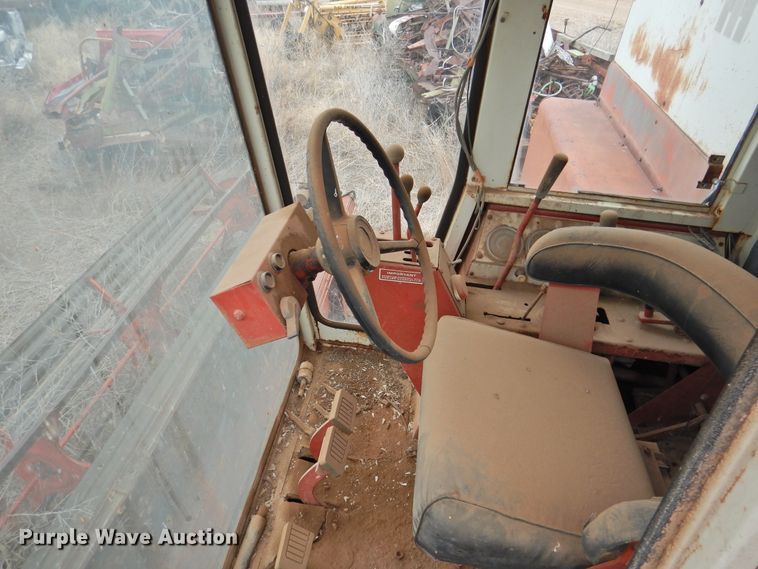 image for item DJ8460 International Harvester 915  combine