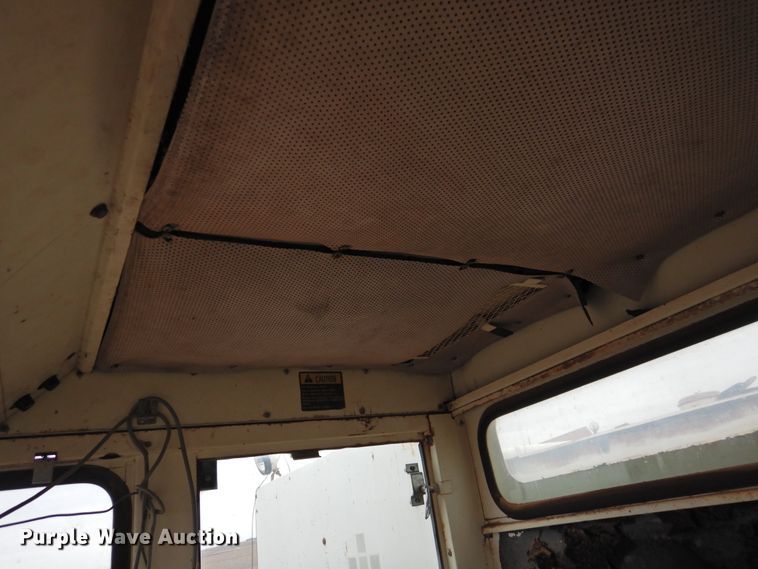 image for item DJ8460 International Harvester 915  combine