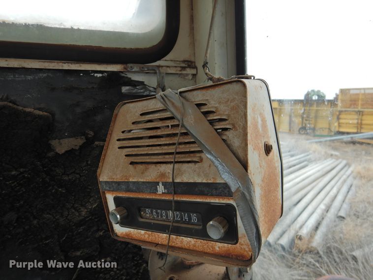 image for item DJ8460 International Harvester 915  combine