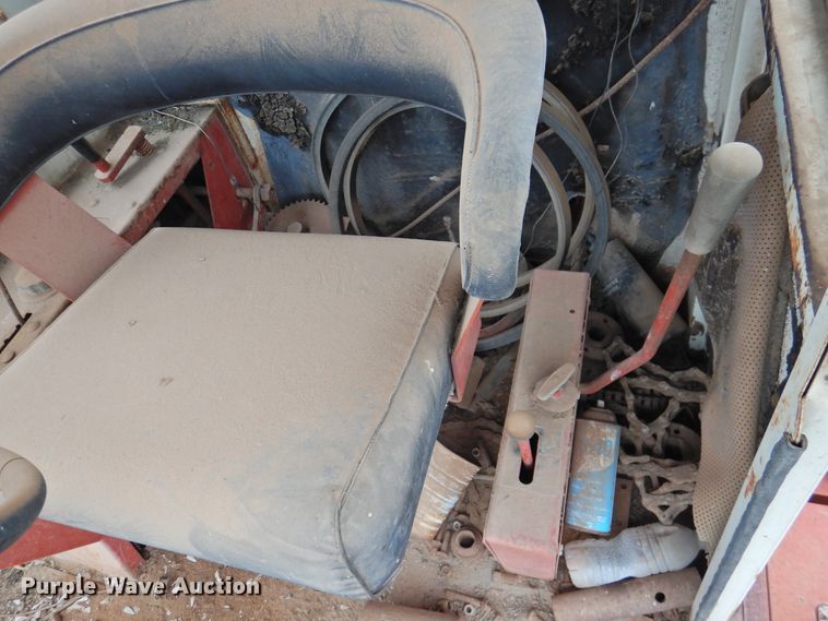 image for item DJ8460 International Harvester 915  combine