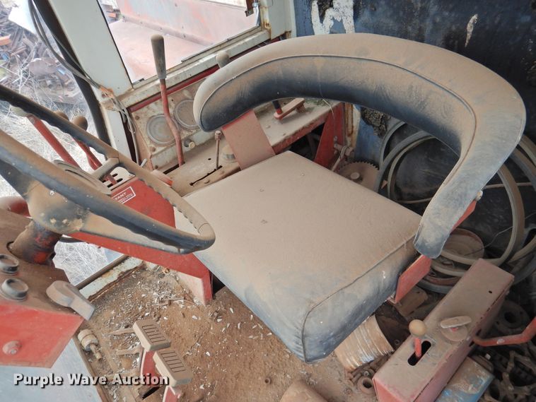 image for item DJ8460 International Harvester 915  combine