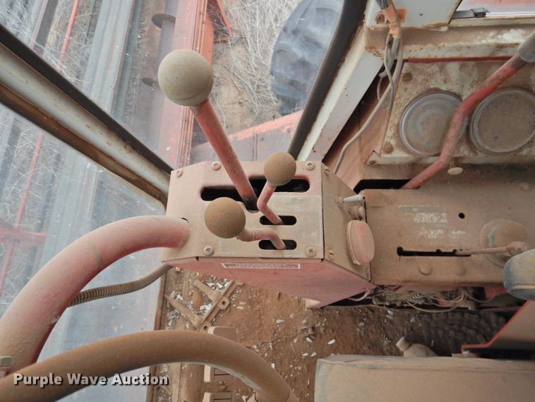 image for item DJ8460 International Harvester 915  combine