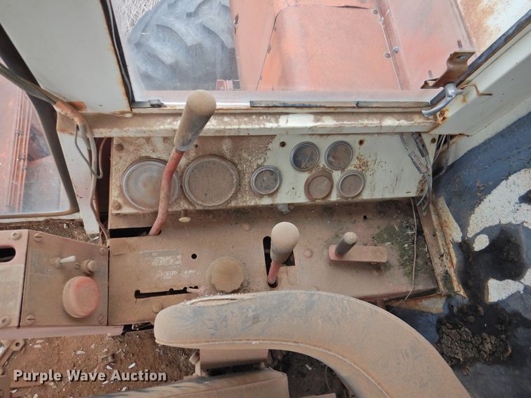 image for item DJ8460 International Harvester 915  combine