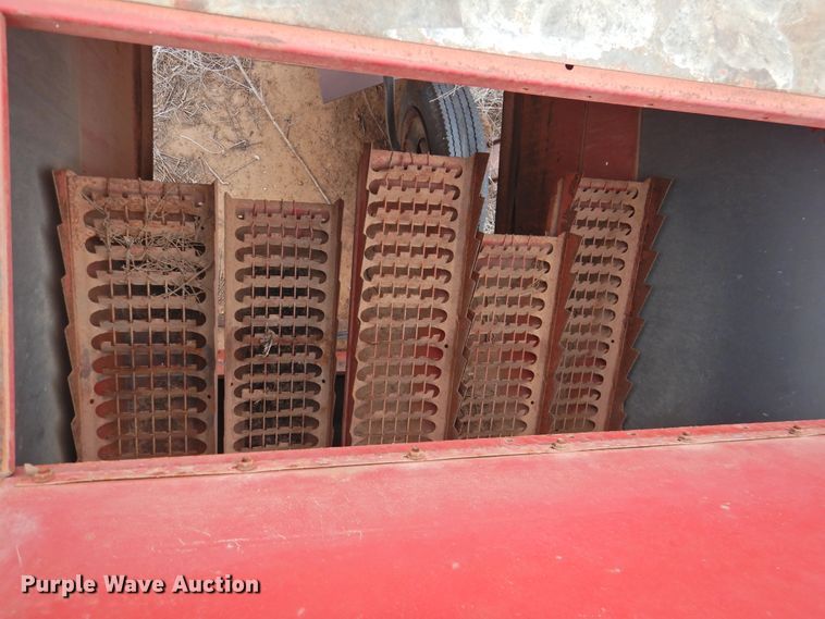 image for item DJ8460 International Harvester 915  combine