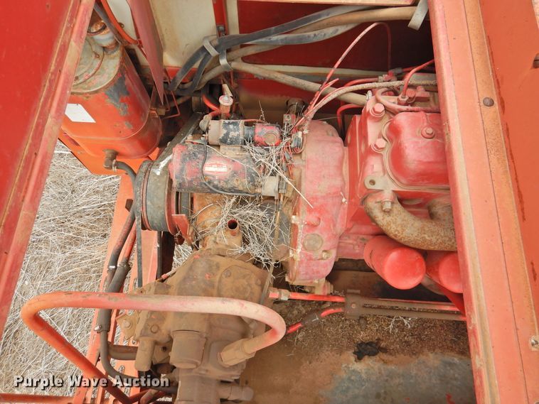 image for item DJ8460 International Harvester 915  combine