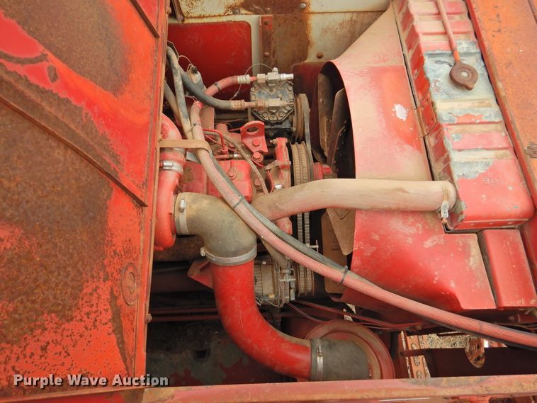 image for item DJ8460 International Harvester 915  combine