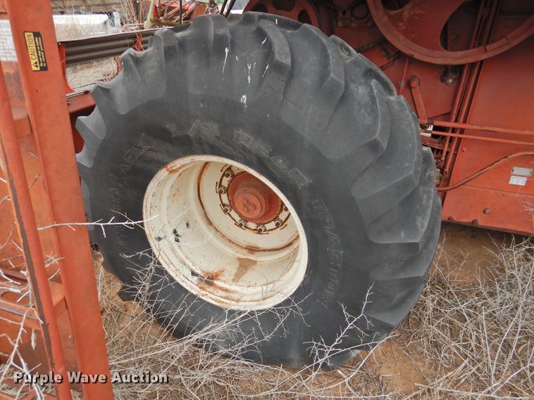 image for item DJ8460 International Harvester 915  combine