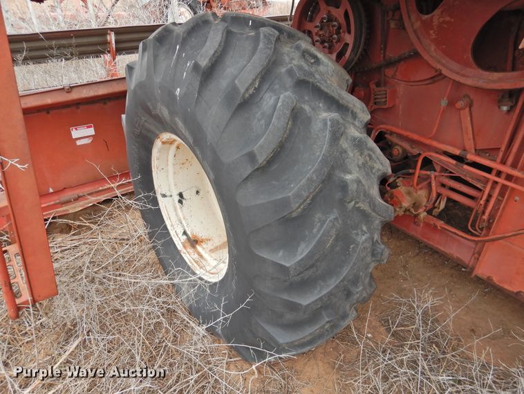 image for item DJ8460 International Harvester 915  combine