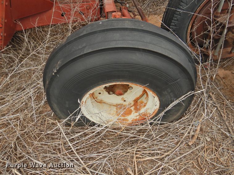 image for item DJ8460 International Harvester 915  combine