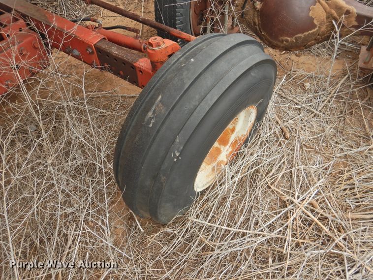 image for item DJ8460 International Harvester 915  combine