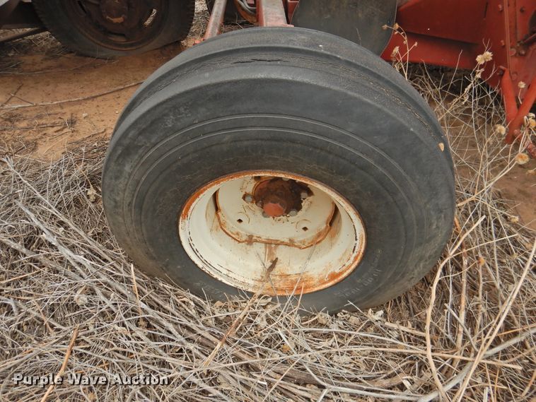 image for item DJ8460 International Harvester 915  combine