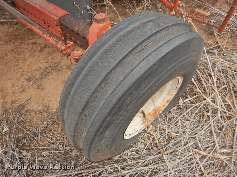 image for item DJ8460 International Harvester 915  combine